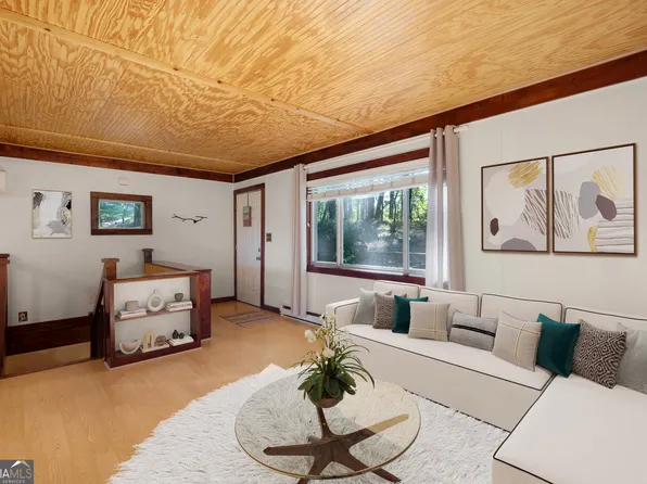 477 Laurel Ridge Dr, Ellijay, GA 30536