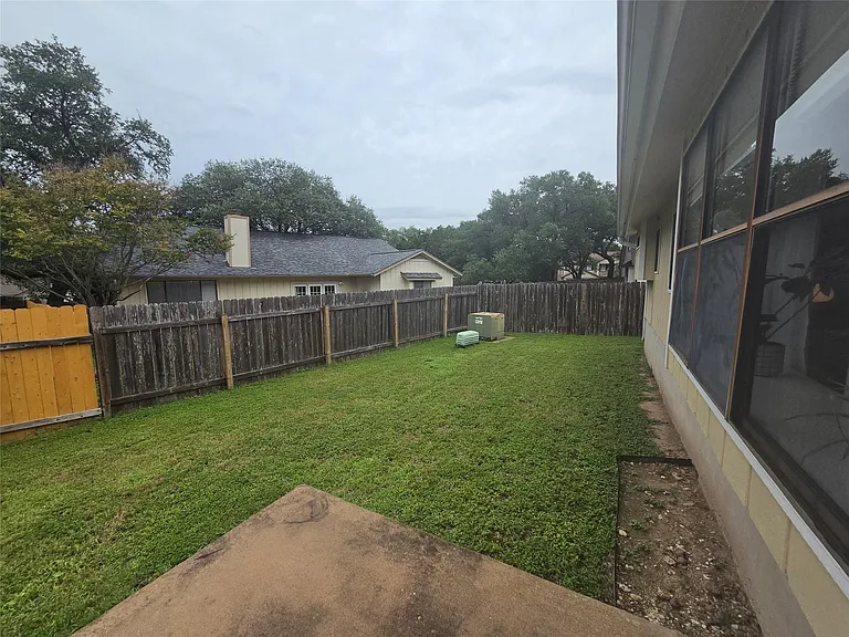 1604 Kimmerling Ln — Photo 17