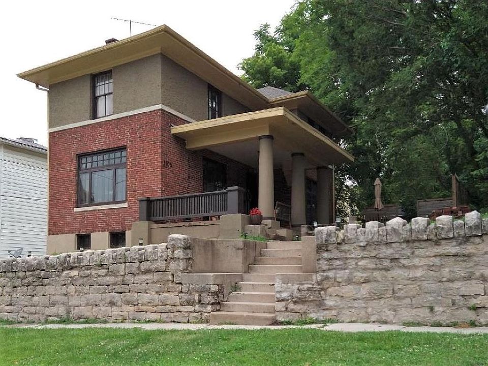 Prairie Style Craftsman home in Hannibal's Maple Avenue Historic District