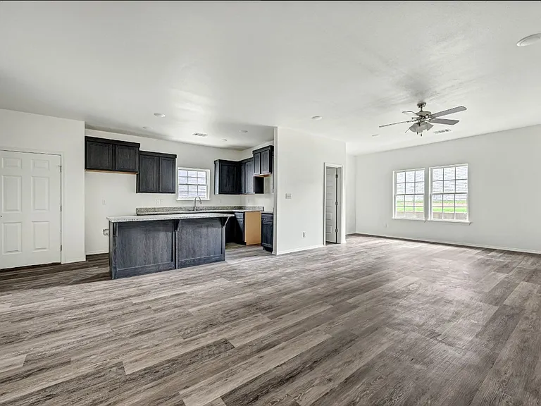 1023 S. Benchmark — Photo 4