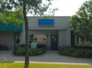 18544 Mack Ave, Grosse Pointe Farms, MI 48236