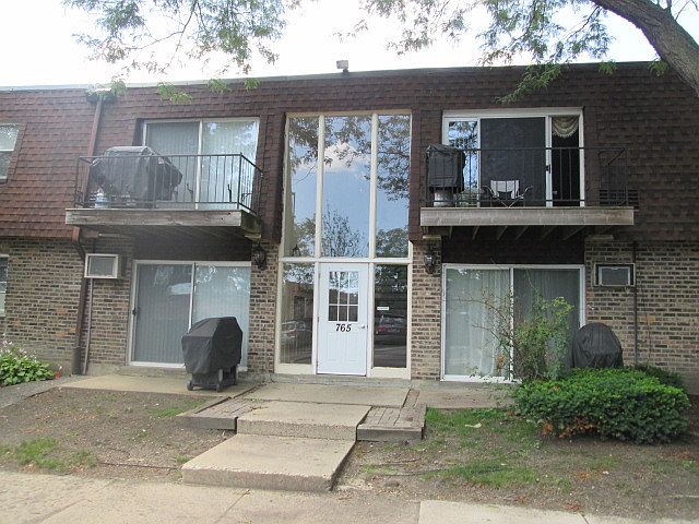 1st image of 765 Grove Dr APT 104