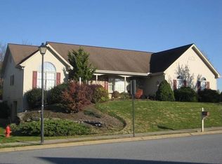 301 Pin Oak Pl, Lancaster, PA 17602