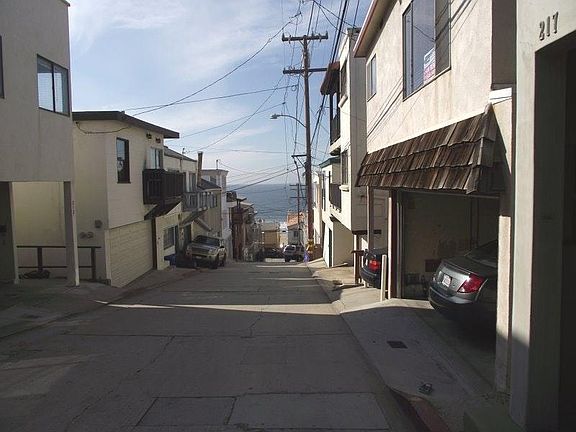 2nd image of 215 Kelp St