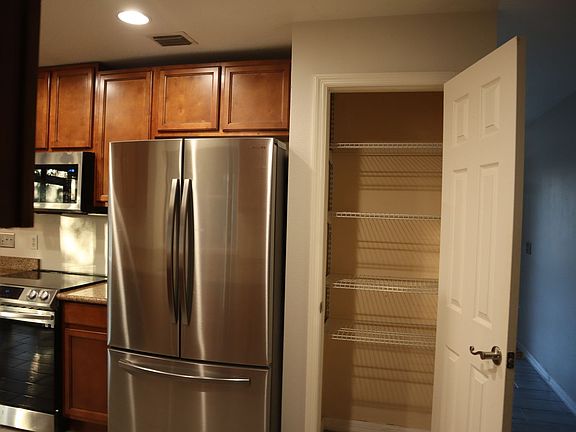 5th image of 1426 Farmington Ave