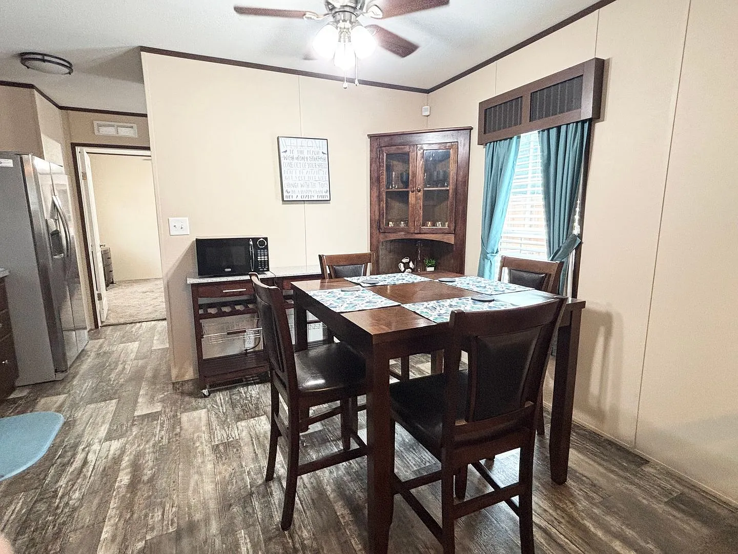 Beautifully Maintained and Updated Fully Furnished Manufactured Home For Rental! — Photo 4