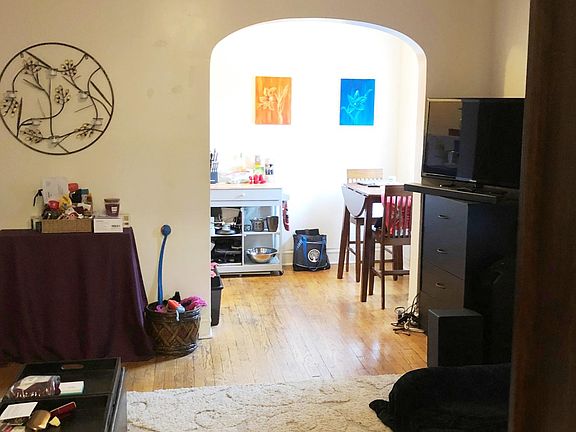 2nd image of 2129 N Dayton St #28