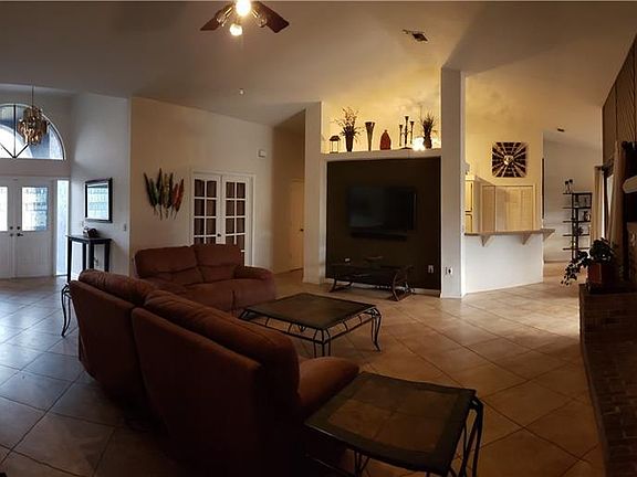 4th image of 1214 NE 9th Ave