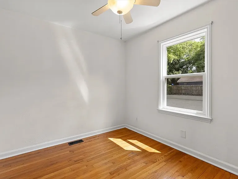 1604 E Ridge Ave — Photo 8