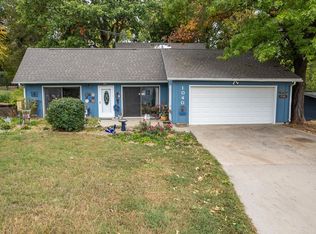 1040 Crestview Cir, Baraboo, WI 53913