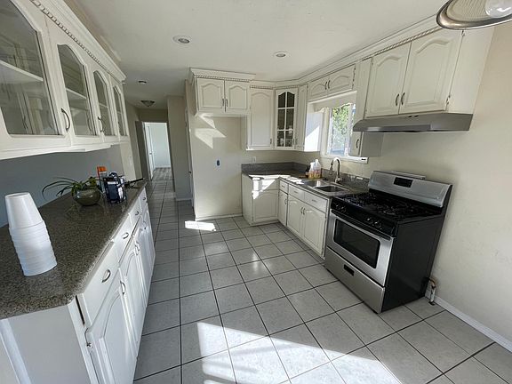 4th image of 2405 E 13th St