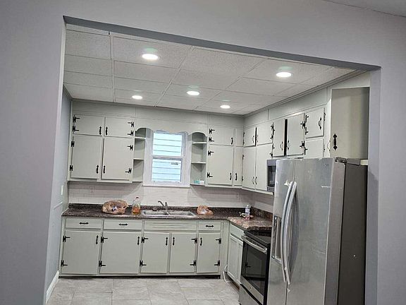 3rd image of 111 N 4th Ave #111