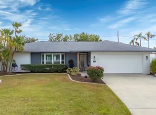3866 Pin Oaks St, Sarasota, FL 34232