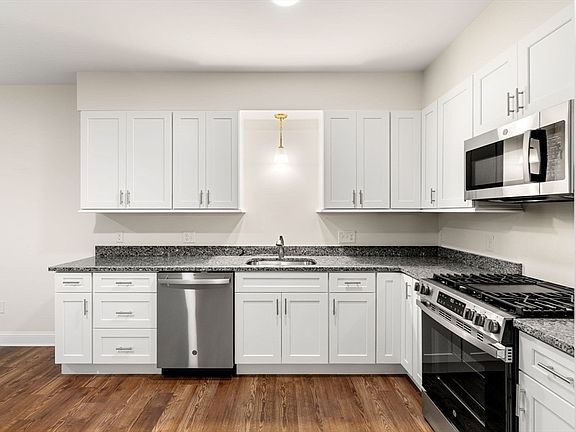3rd image of 10 Franklin Ave APT 104