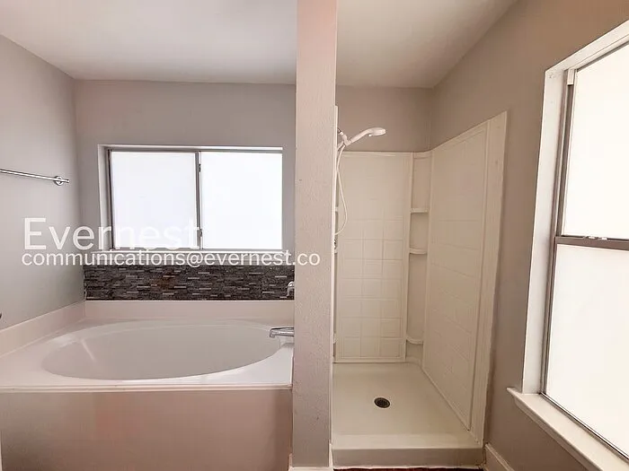 1043 Grassy View Dr — Photo 11