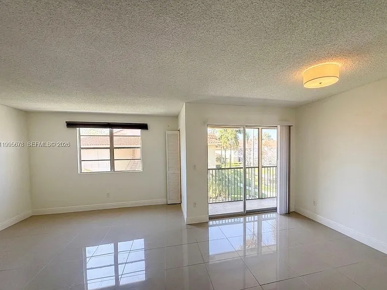 1253 SW 46th Ave #1608 — Photo 3