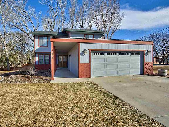 This Redlands home is fully landscaped and sprinklered, and offers a large rear 
