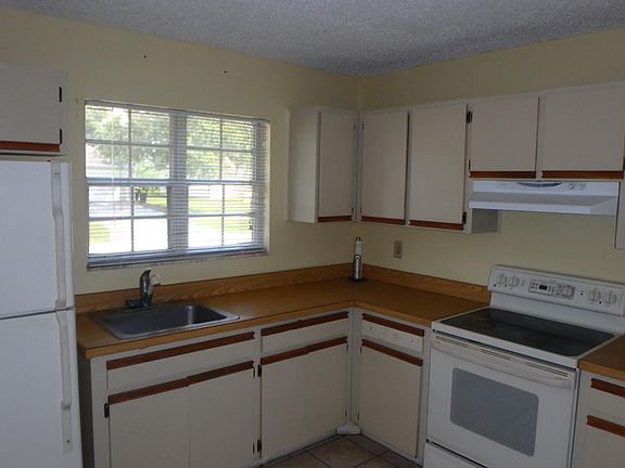 2nd image of 1391 Towton St SE