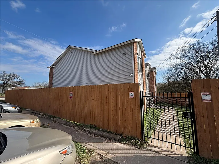 2405 W Slaughter Ln #B — Photo 14
