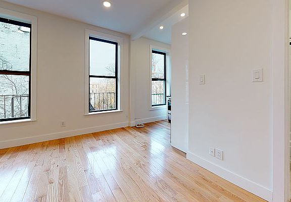 2nd image of 586 Henry St APT 3