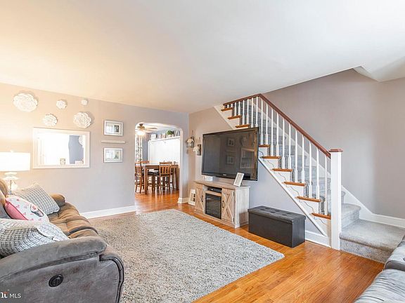 5th image of 1042 Beech Ave