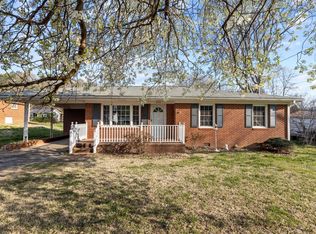 208 Grove St, Oxford, NC 27565