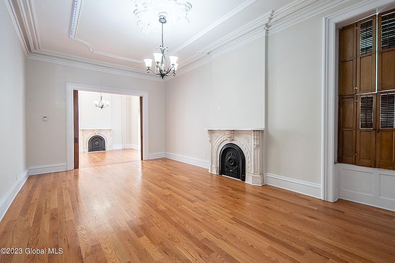 4th image of 226 Lark Street