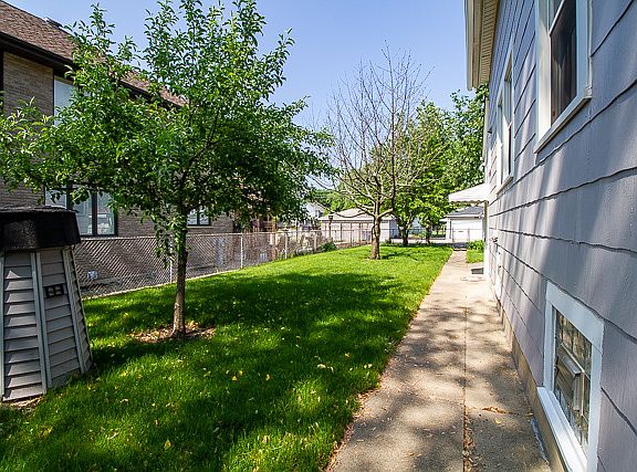3rd image of 806 N 11th Ave