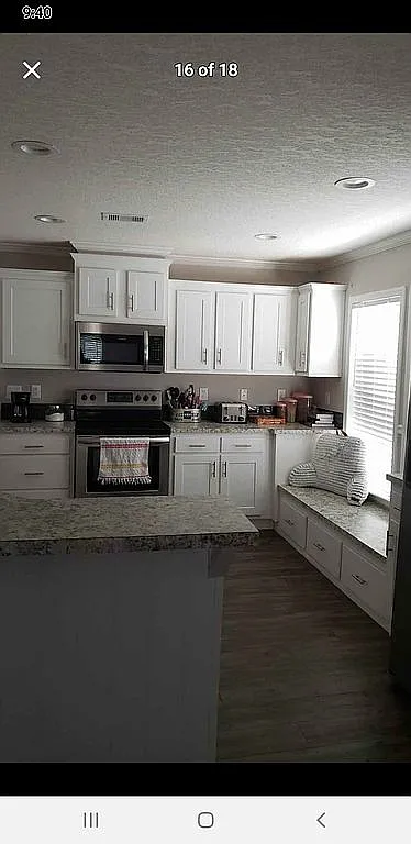 21 Hillandale St photo 1
