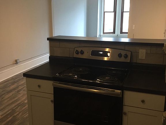 2nd image of 139 1/2 E Lincoln Hwy APT 1