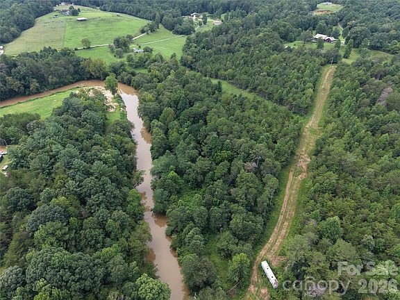5th image of 711 Pine Cove Rd