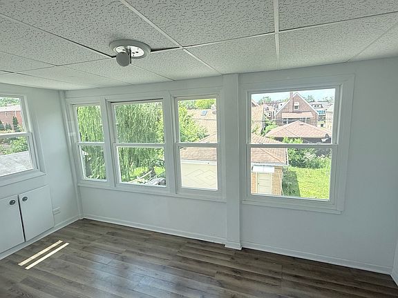 5th image of 3030 N Oleander Ave #2