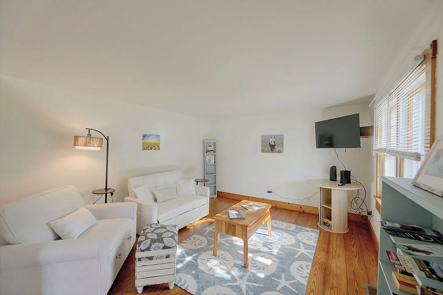 3 bed, 2.0 bath, 1399 sqft, $2,731 — Photo 2