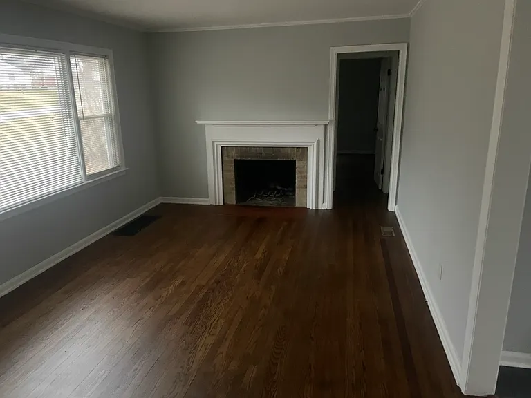 3728 S Norwood Ave — Photo 2
