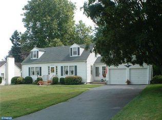 27 Hilltop Rd, Ewing, NJ 08638