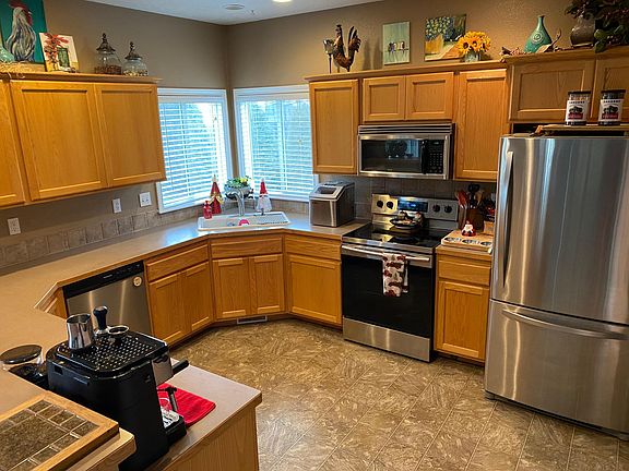 5th image of 934 W White Sands Dr