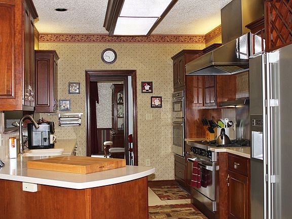 4th image of 1382 Castalia Dr