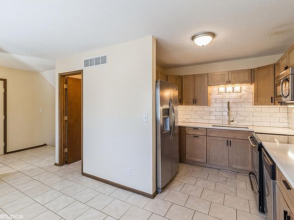 3rd image of 3430 Southdale Dr