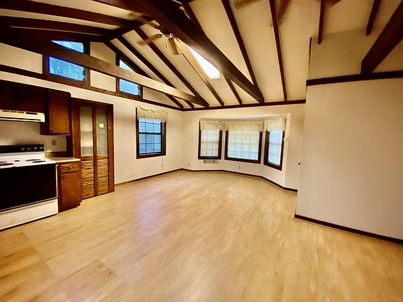 3rd image of 2854 Five Oaks Cir