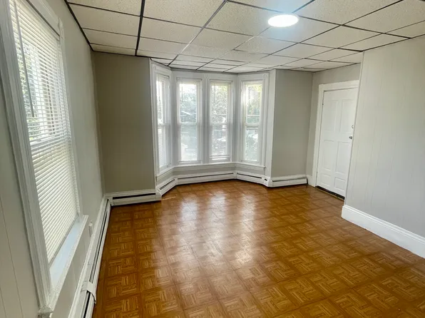 44 Pine St Floor 2, Pawtucket, RI 02860