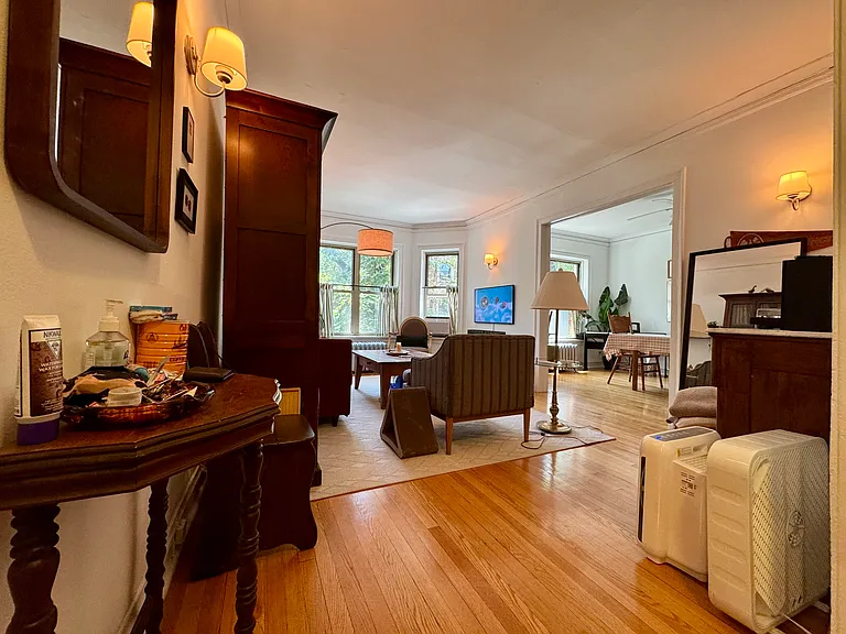 1448 W Winnemac Ave #1 — Photo 2