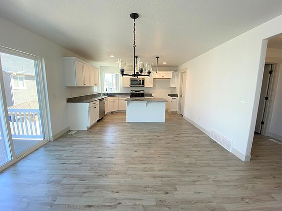 4th image of 134 N Stone Gate Dr