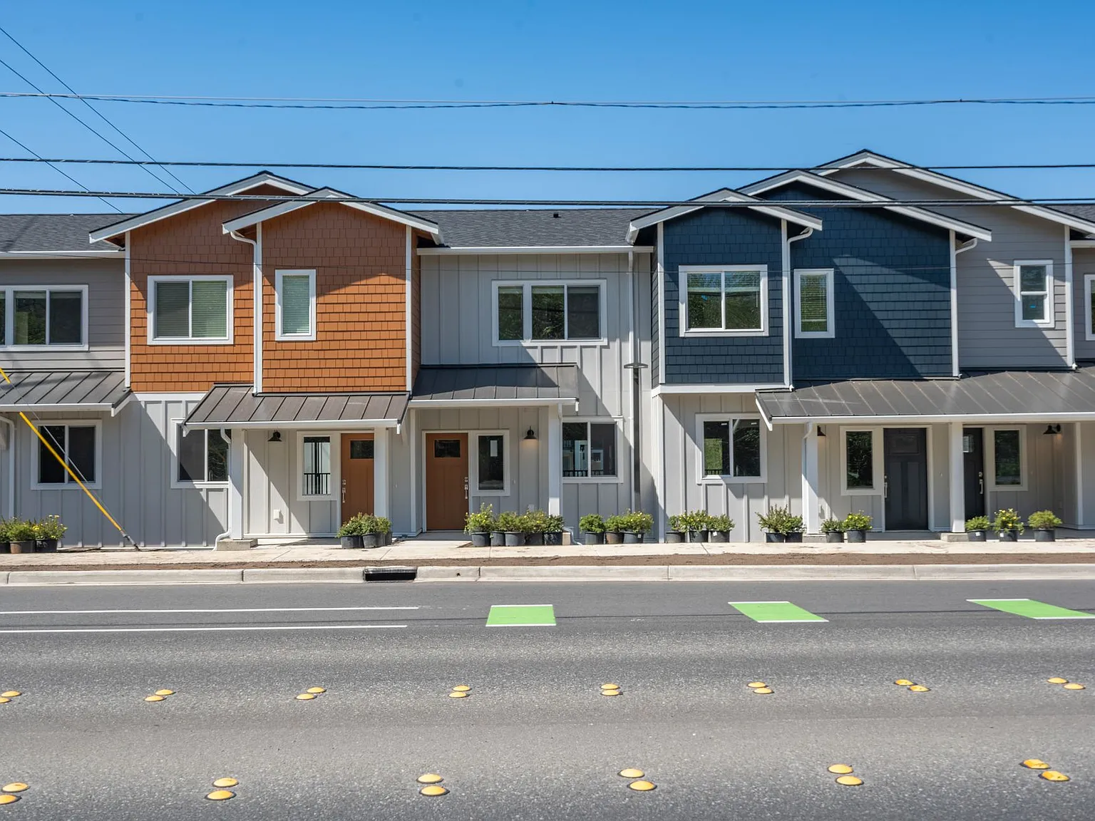 Modern Luxury Awaits at 4000 Dewey Road 2-Bedroom Townhomes with Private Garages — Photo 2