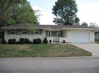 730 Kenton Dr, Charleston, IL 61920