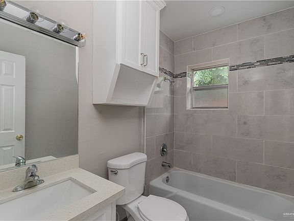 5th image of 2513 Beaumont Ave APT 3
