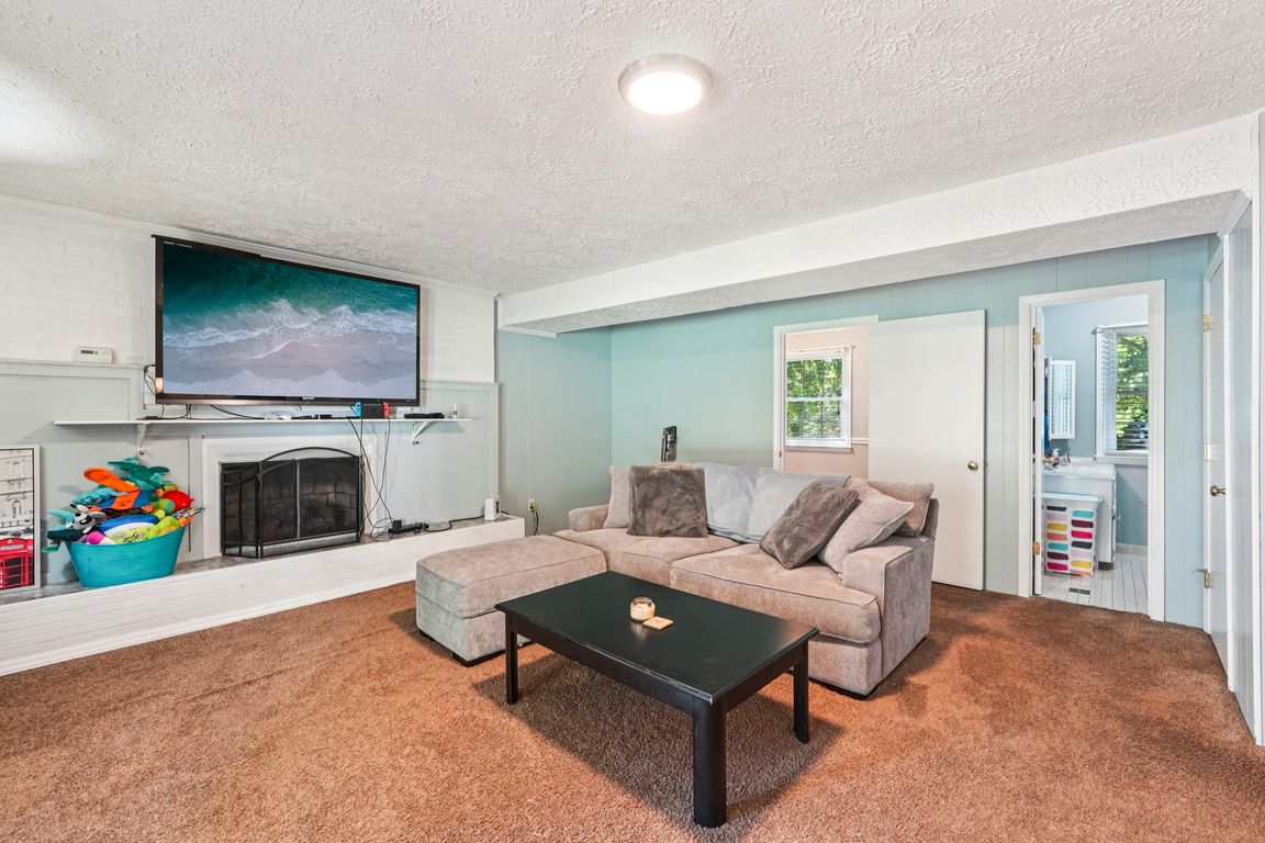 Candlewood Dr-S1507-011.jpg