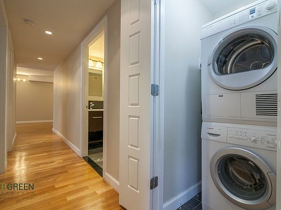 5th image of 90 Sullivan Pl APT 4C