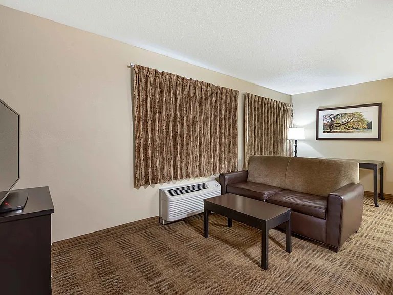 1 Bedroom Suite - 2 Queen Beds