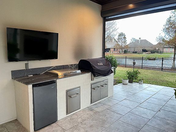 2nd image of 321 La Villa Cir