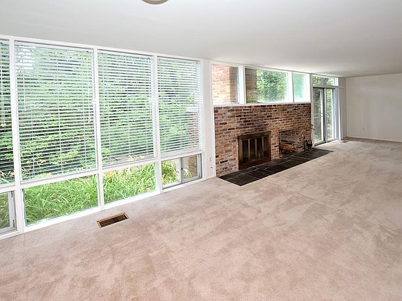 3rd image of 2115 Mason Hill Dr